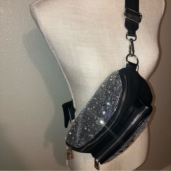 NWT Steve Madden Black and Silver Shimmer B Storm Fanny Pack Belt Bag - Picture 8 of 8